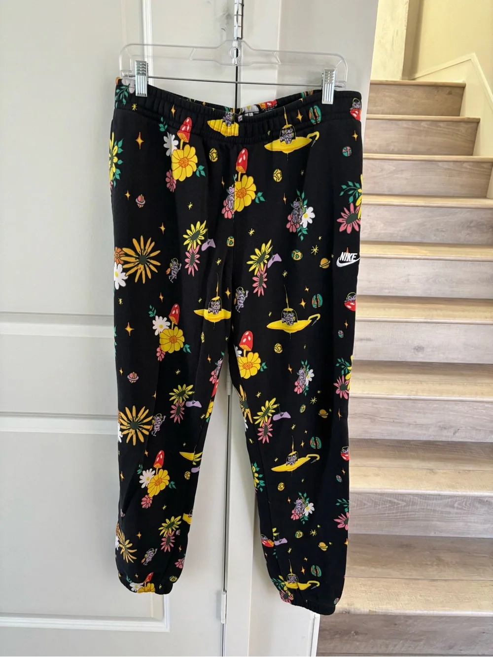 NIKE Sportswear Club Sweatpants in Outer Space Print